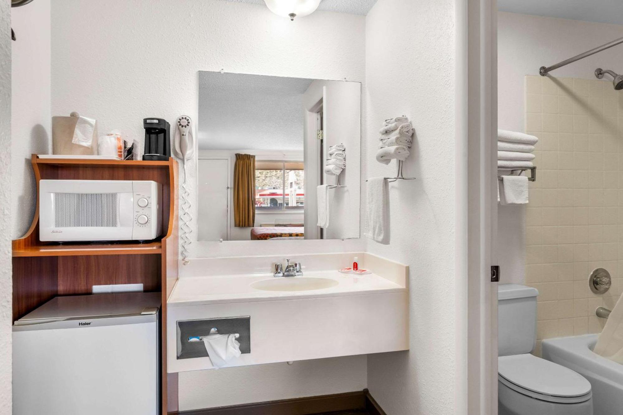Econo Lodge Miles City Eksteriør bilde